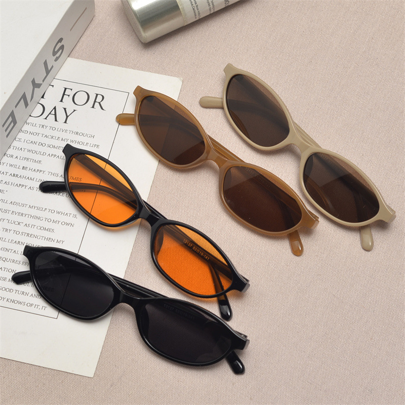 Street Fashion Glasses - Kacamata Hitam Oval Cat Eye Retro